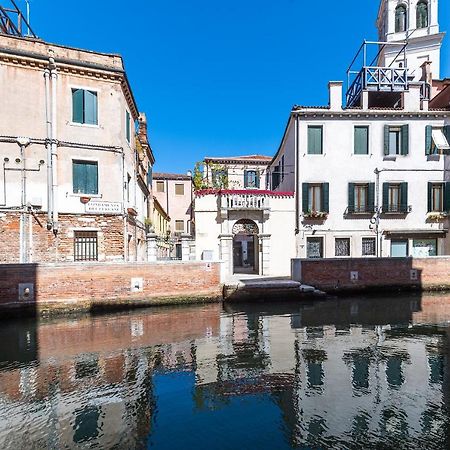 Ln Luxe Apartment Venice Canal View Exterior foto